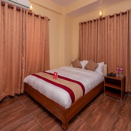 Oyo 253 Hotel Pinnacle Pokhara Esterno foto