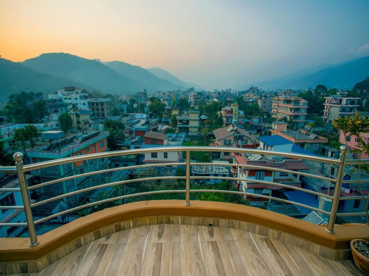 Oyo 253 Hotel Pinnacle Pokhara Esterno foto