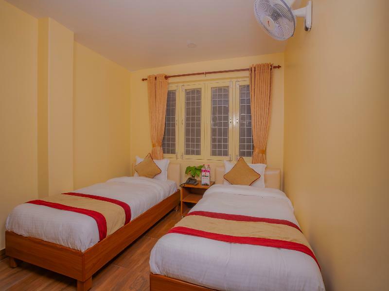 Oyo 253 Hotel Pinnacle Pokhara Esterno foto