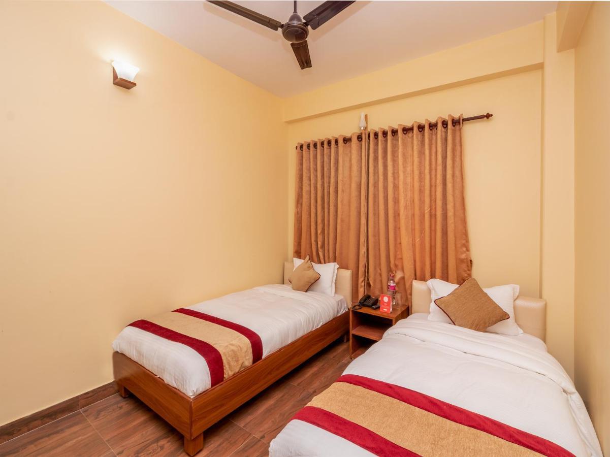 Oyo 253 Hotel Pinnacle Pokhara Esterno foto