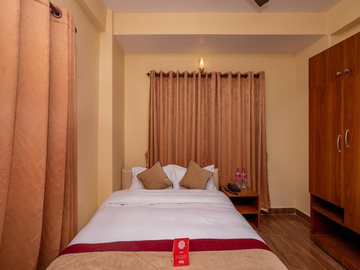 Oyo 253 Hotel Pinnacle Pokhara Esterno foto