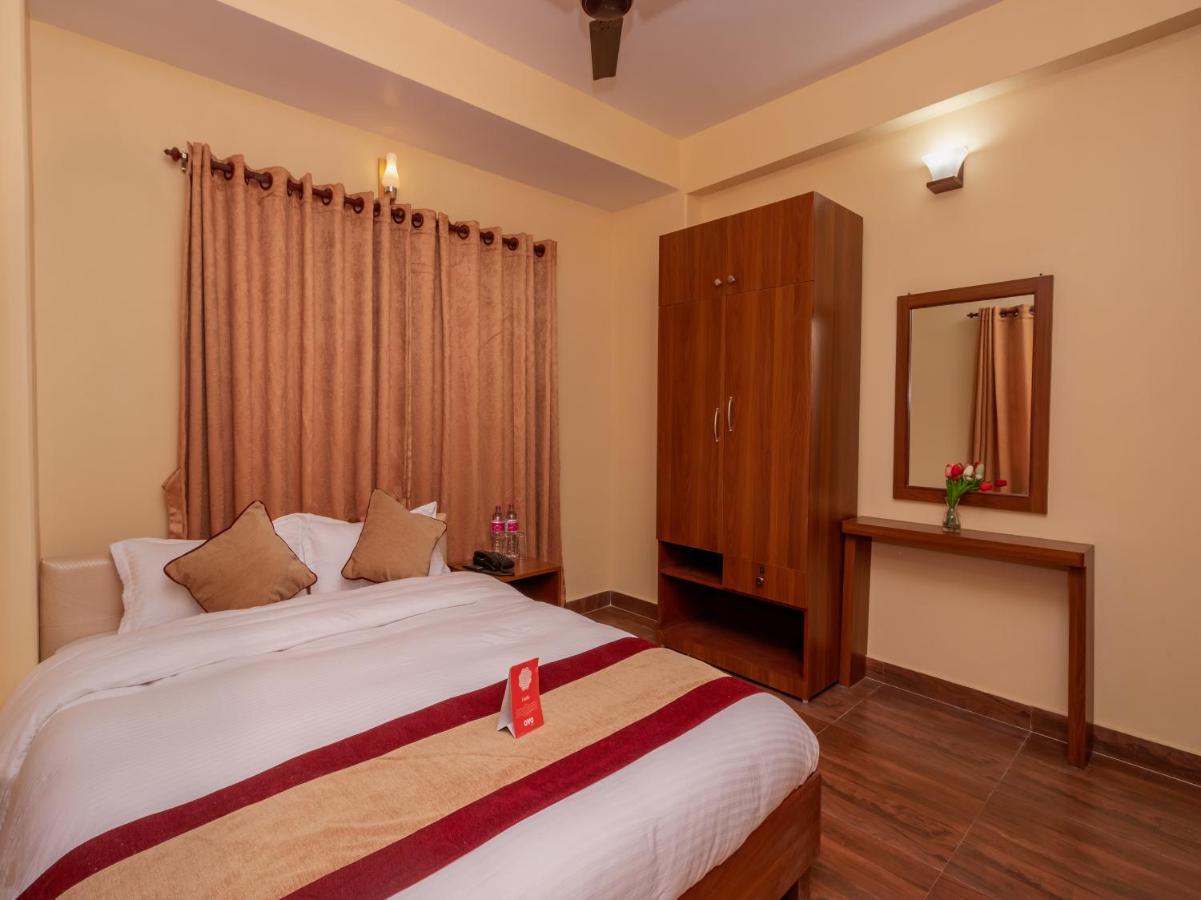 Oyo 253 Hotel Pinnacle Pokhara Esterno foto