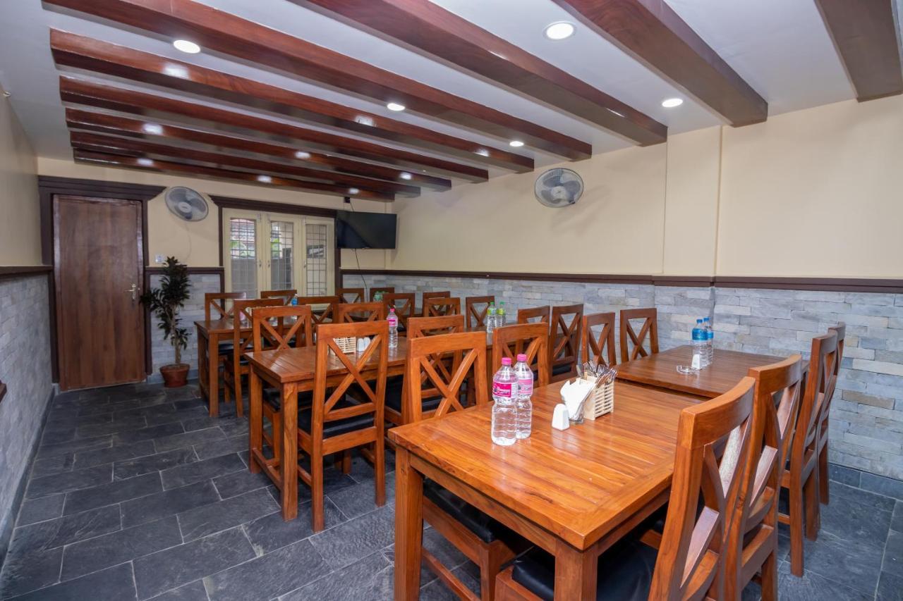 Oyo 253 Hotel Pinnacle Pokhara Esterno foto