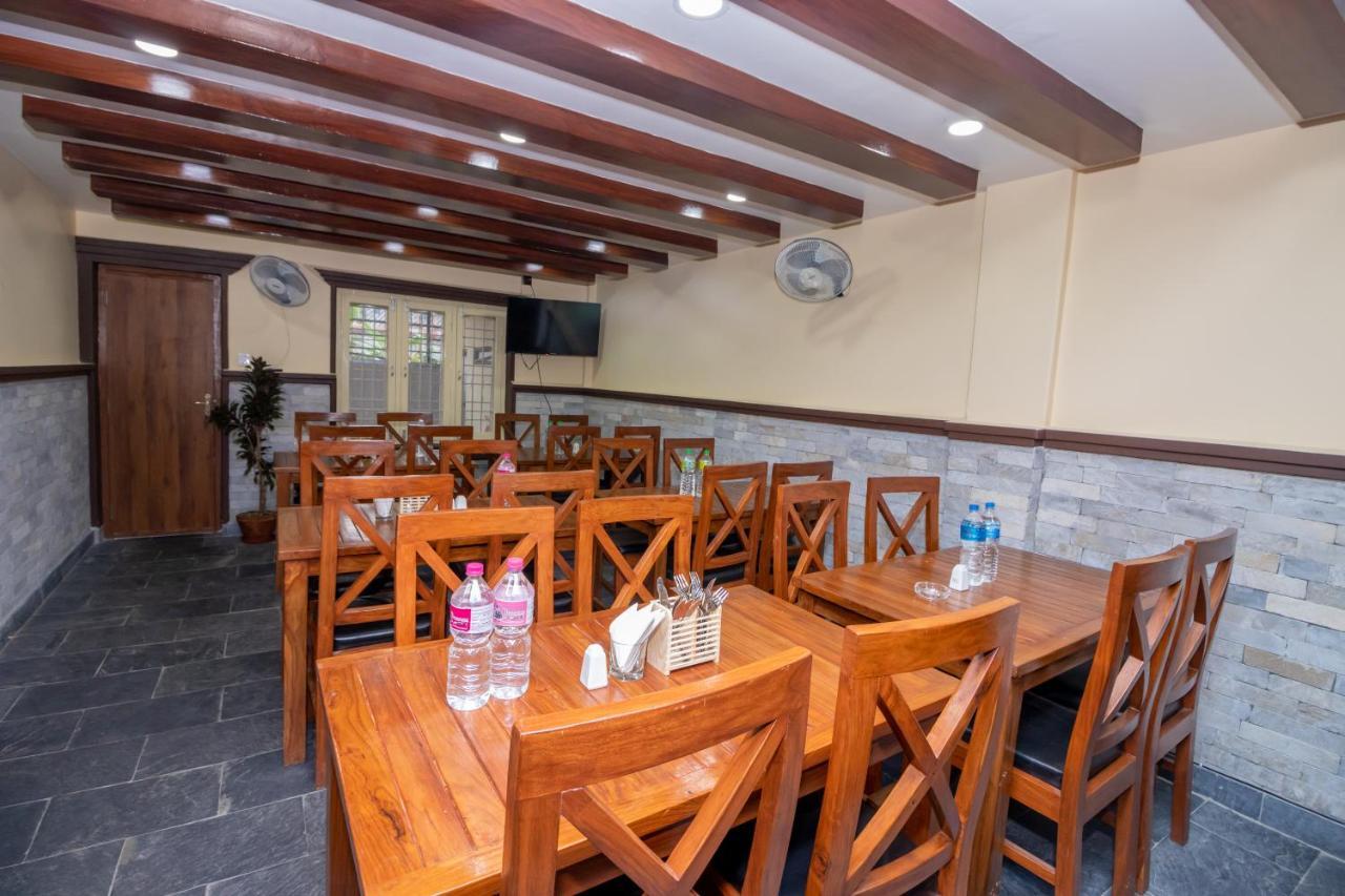 Oyo 253 Hotel Pinnacle Pokhara Esterno foto