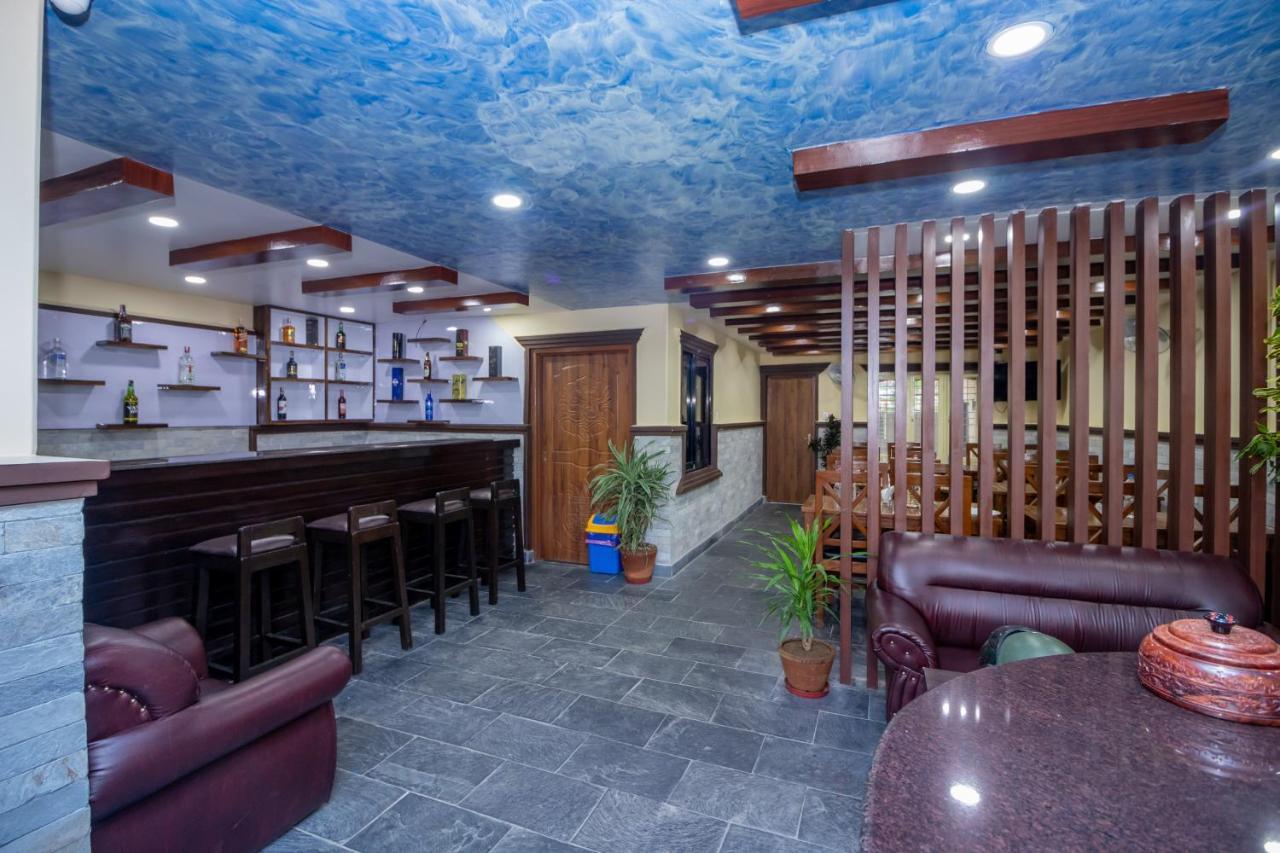 Oyo 253 Hotel Pinnacle Pokhara Esterno foto