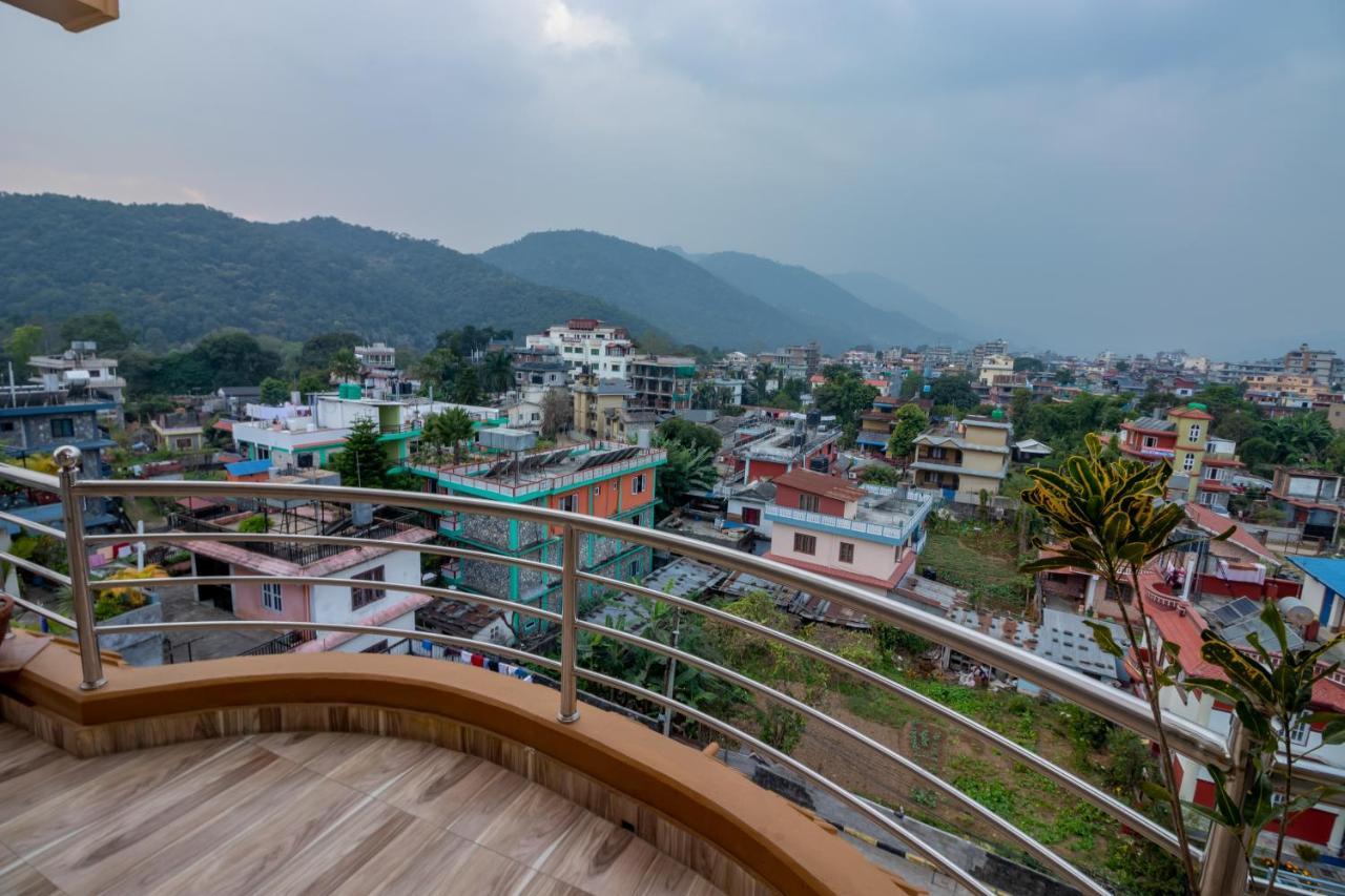 Oyo 253 Hotel Pinnacle Pokhara Esterno foto